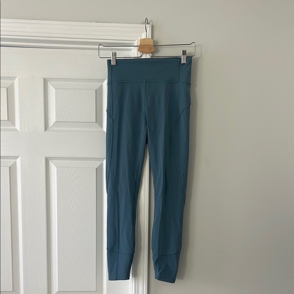Lululemon In Movement Leggings Everlux Size 6 Mystic Green - Picture 2 of 6